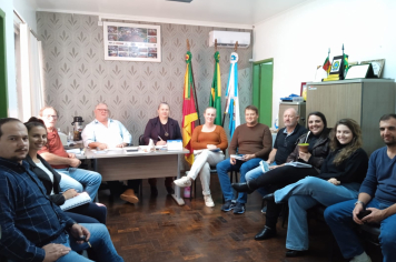 Secretários municipais se reúnem com prefeito e vice-prefeita para planejar atividades 