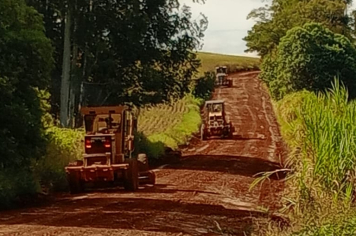 Avançam as obras de patrolamento na ERS-514 