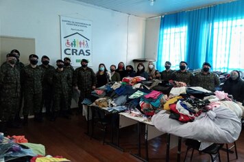 O 27ª Grupo de Artilharia de Campanha doou aproximadamente 4.000 de roupas para a Assistência Social de Ajuricaba.