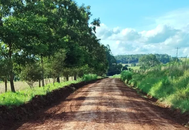 Secretaria de Obras realiza melhorias em estradas do interior 