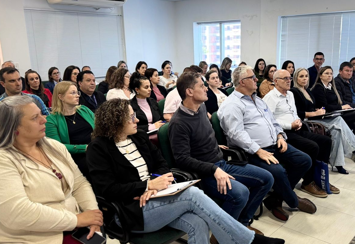 Representantes de Ajuricaba participam de painel regional sobre o Plano do Magistério