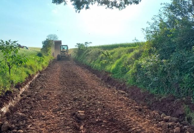 Secretaria de Obras realiza trabalhos no interior