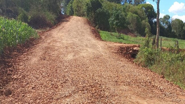 Secretaria de obras atende reivindicação e realiza aterro na Linha 15