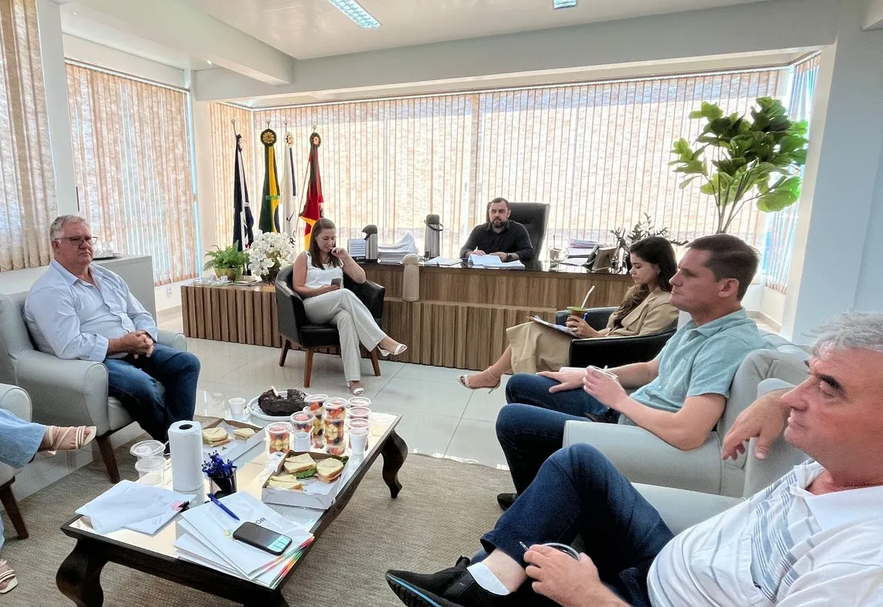 Prefeito participa de reunião da Amuplam em Condor