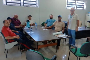 Operadores de máquinas da Secretaria de Obras participam de curso de formação