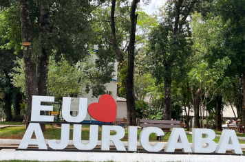 Município realiza ações preventivas de supressão e poda de árvores na Praça 