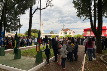 Abertura da Semana da Pátria reúne alunos na Praça Notélio Mariotti
