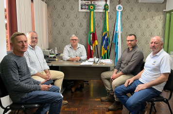 Prefeito recebe representantes da Corsan e solicita melhorias no abastecimento de água