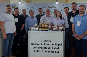 Ajuricaba conquista certificado do SISBI-POA com Apiários D. Tomm em cerimônia nacional