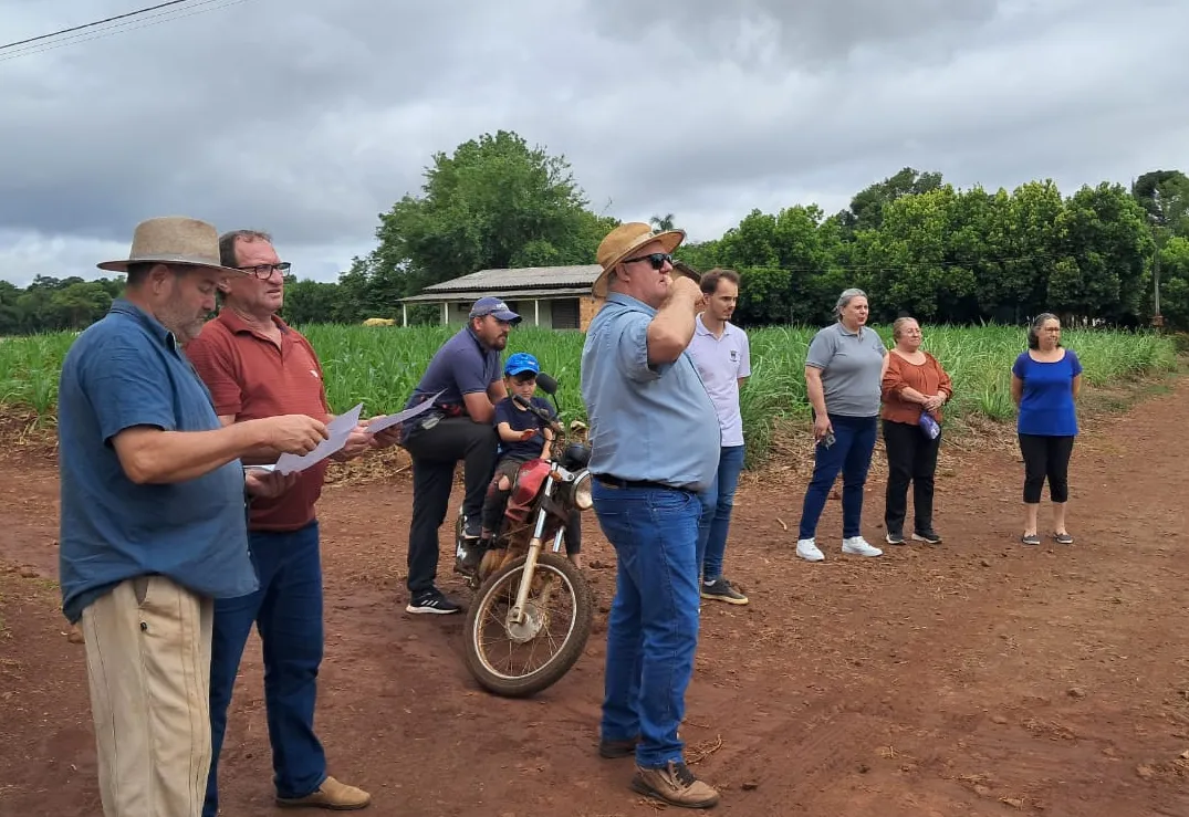 Administração Municipal se reúne com moradores da Linha 24 para alinhamento da obra de pavimentação