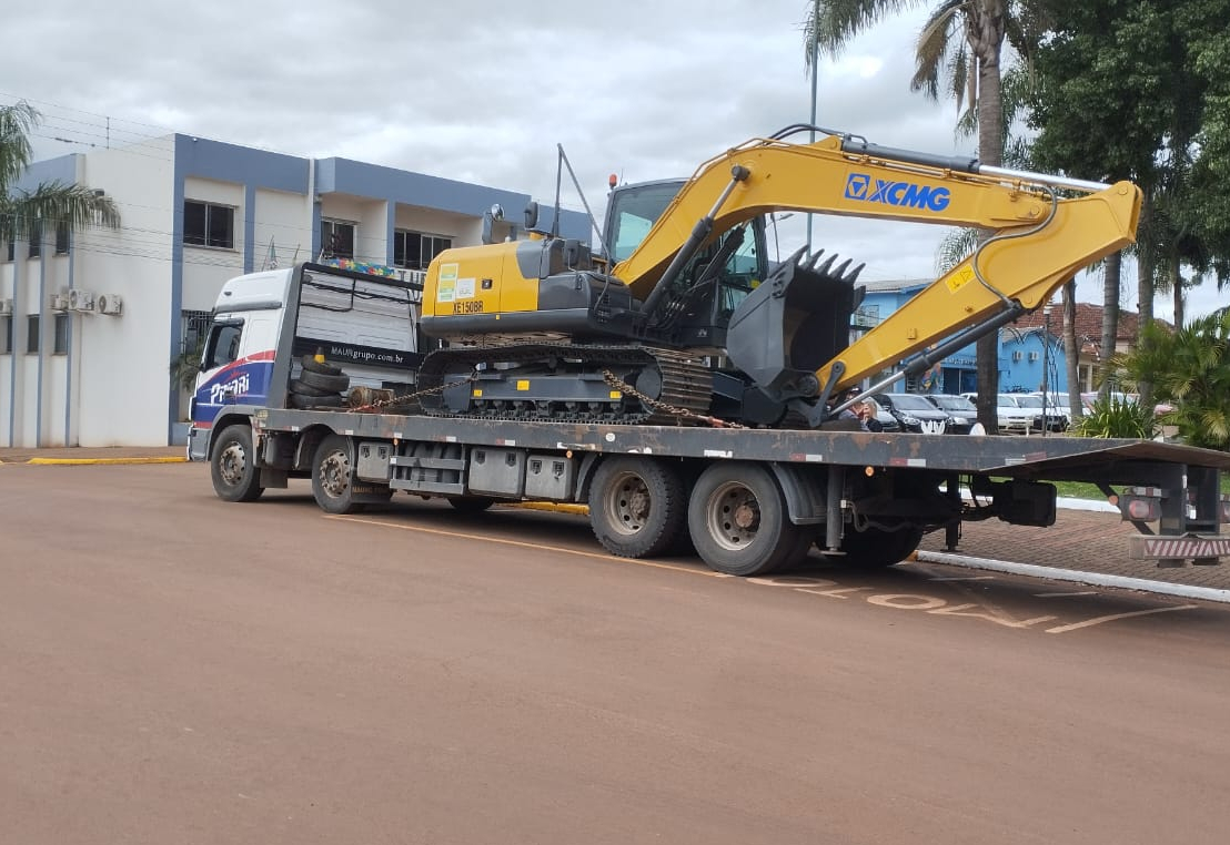 Ajuricaba recebe escavadeira hidráulica para reforçar infraestrutura rural